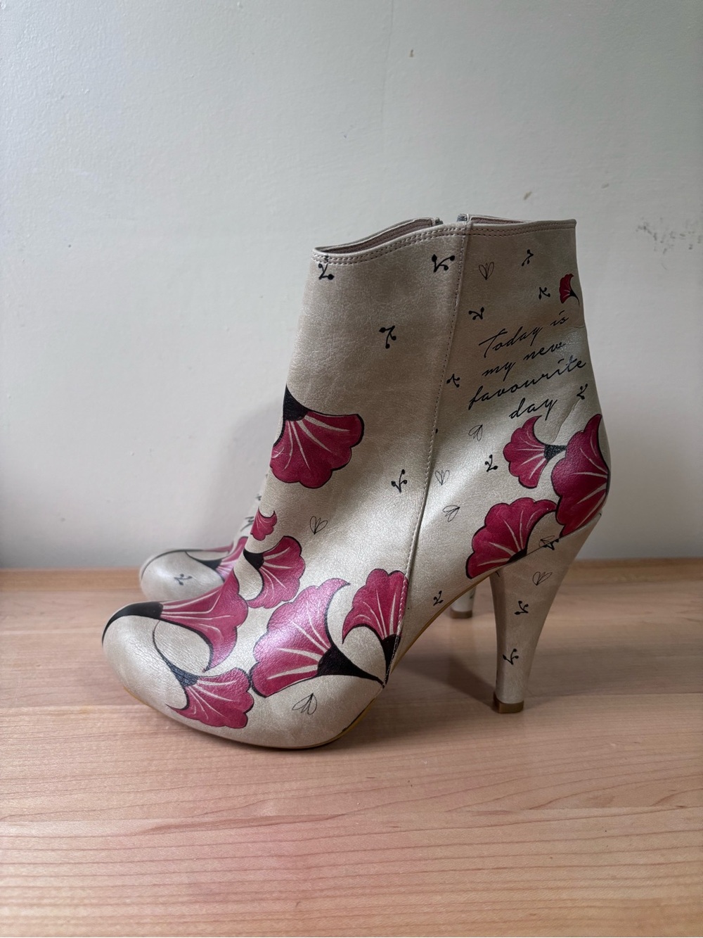 DOGO Cream Ankle Booties with‎ Ginkgo Leave Paintings size Eu 41